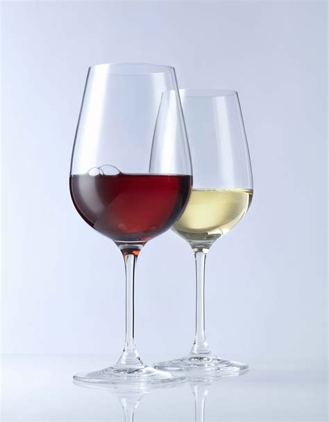 Verres à vin .